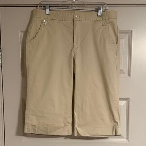 Dockers| Ideal Fit Cream Knee-Length Cuffed Shorts with Pockets
